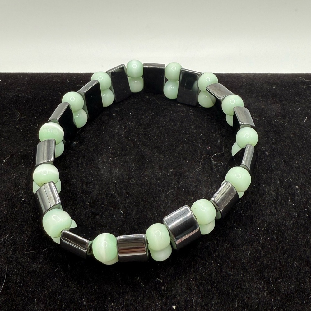 Vintage Black & Green Beaded Bracelet Stretch Stone Beads